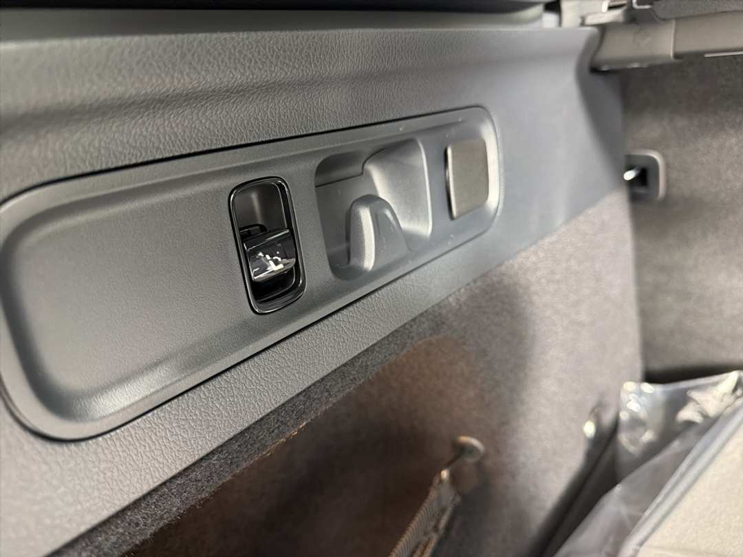 2026 Mercedes-Benz GLC GLC 300 - Image 29