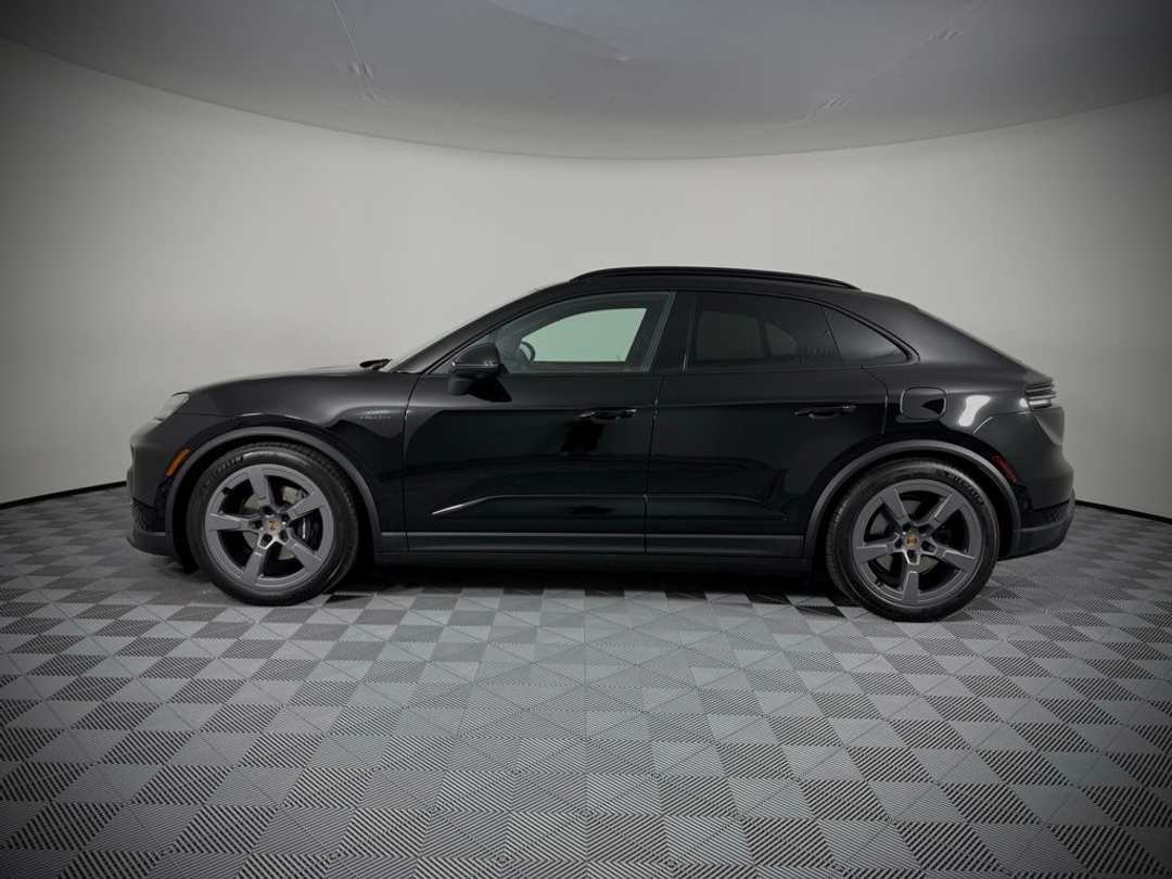 2025 Porsche Macan 4 - Image 2