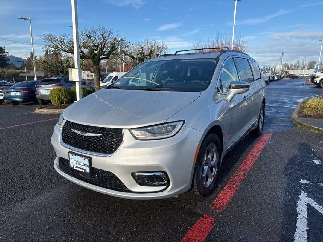 2022 Chrysler Pacifica Limited - Image 3