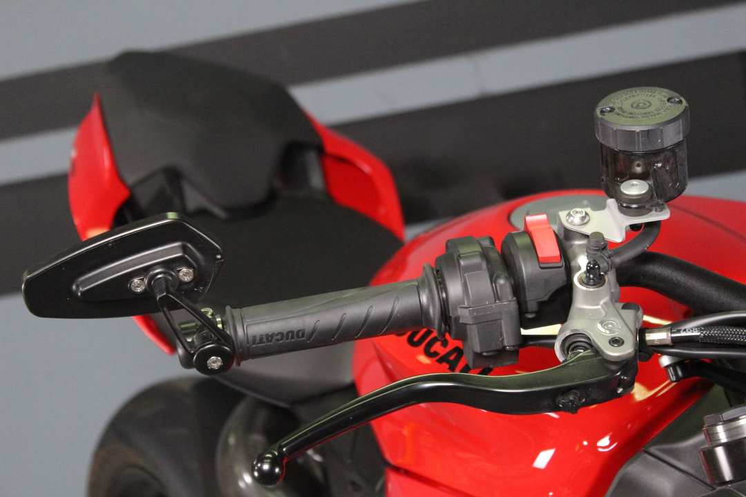 2024 Ducati Streetfighter V2 - Image 8