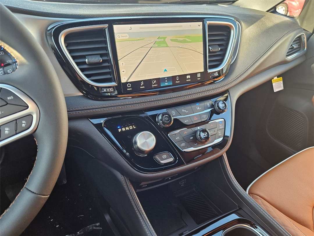 2026 Chrysler Pacifica Pinnacle - Image 19
