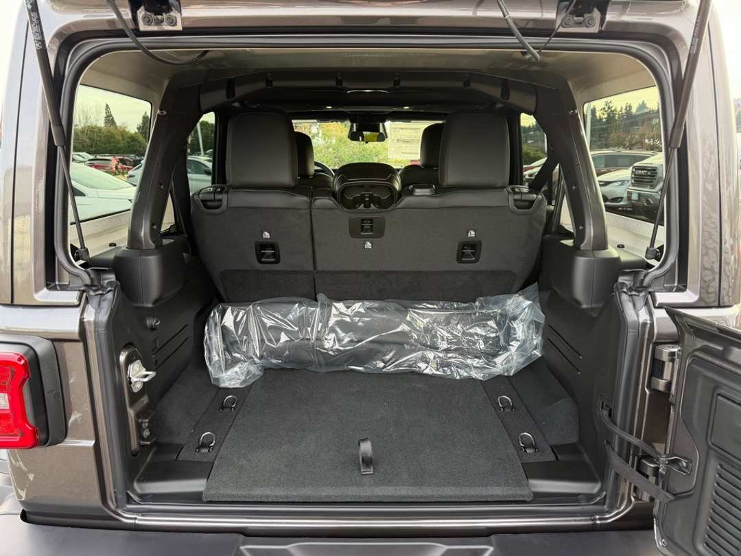 2026 Jeep Wrangler Rubicon - Image 11