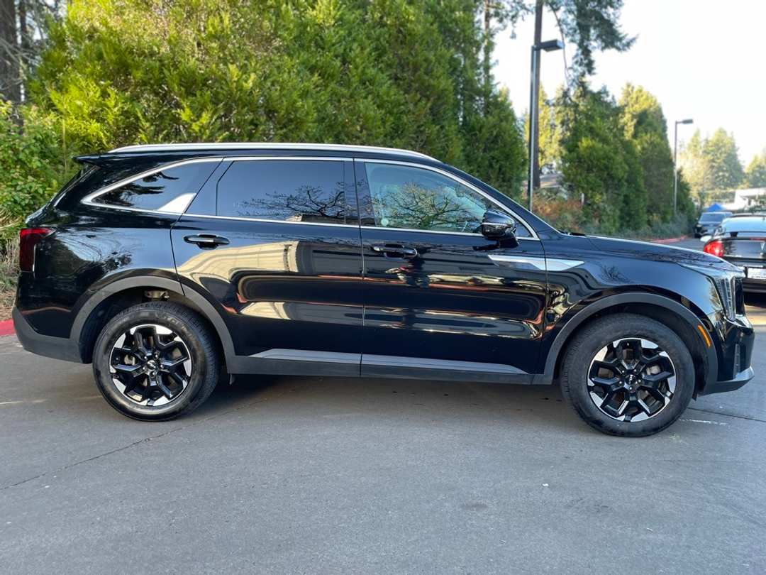 2024 Kia Sorento S - Image 2