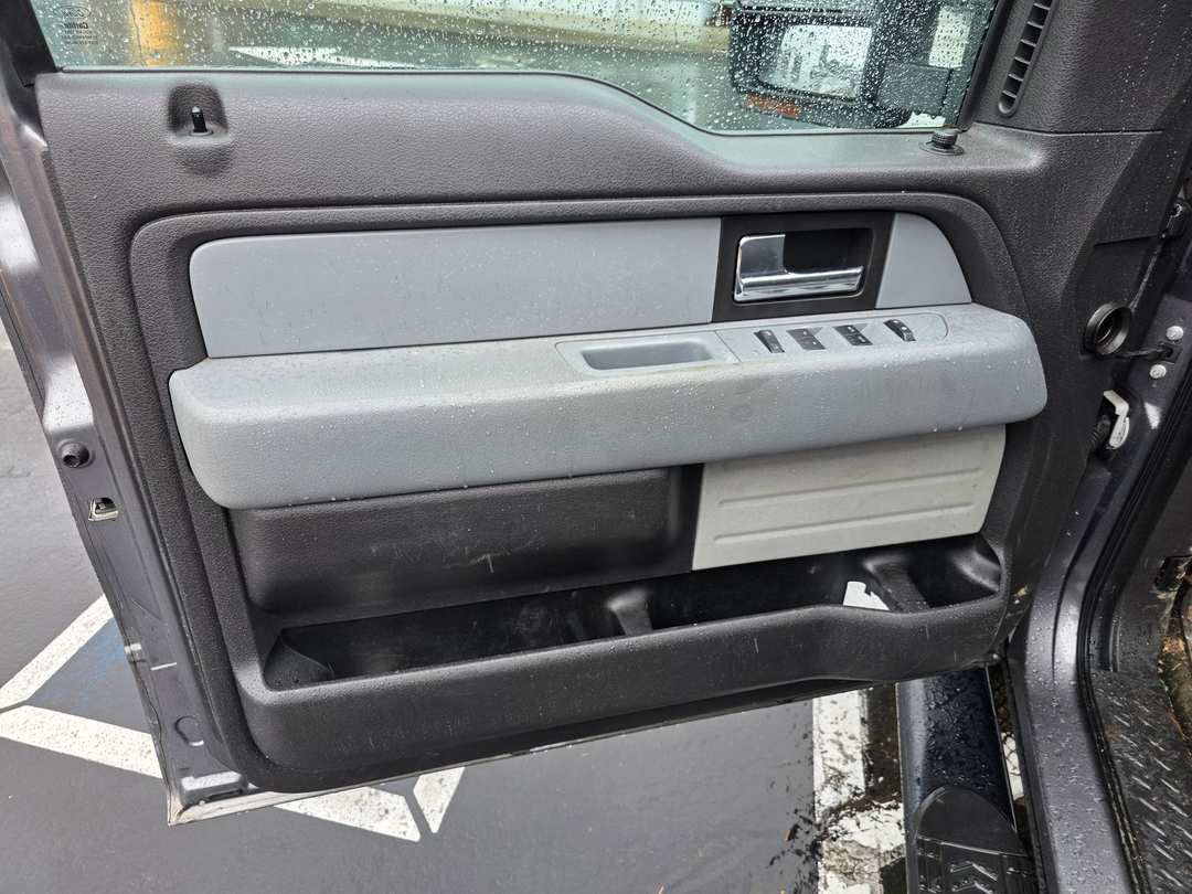 2012 Ford F-150 XLT - Image 10