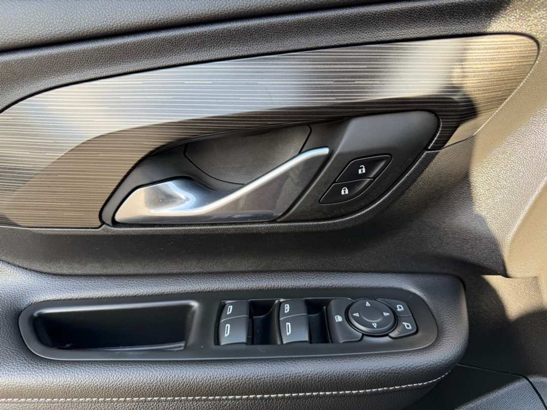 2022 GMC Terrain SLE - Image 13