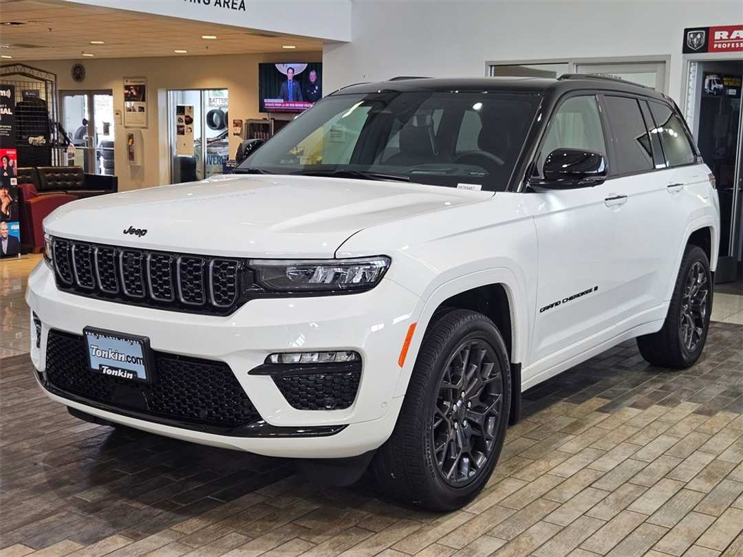 2025 Jeep Grand Cherokee Summit - Image 2
