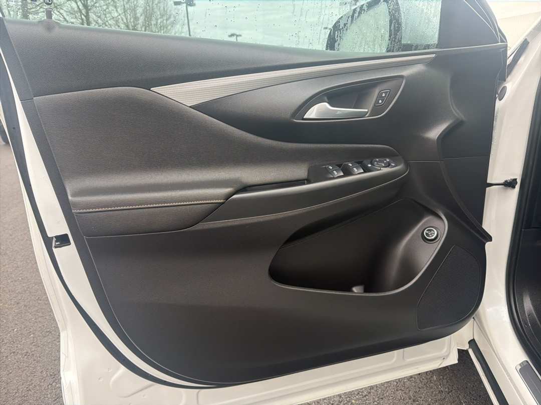 2025 Buick Envista Avenir - Image 11