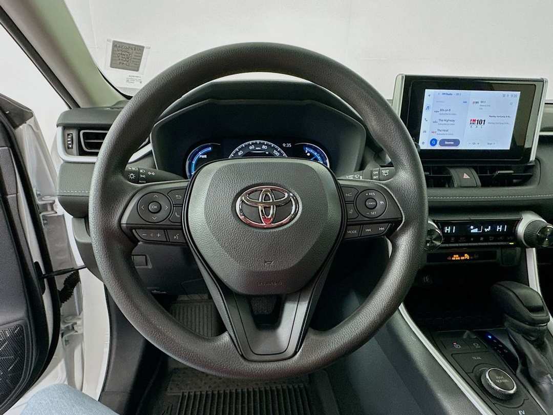2024 Toyota Rav4 XLE - Image 12