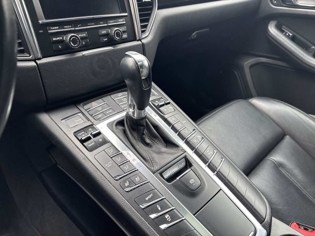 2015 Porsche Macan - Image 3