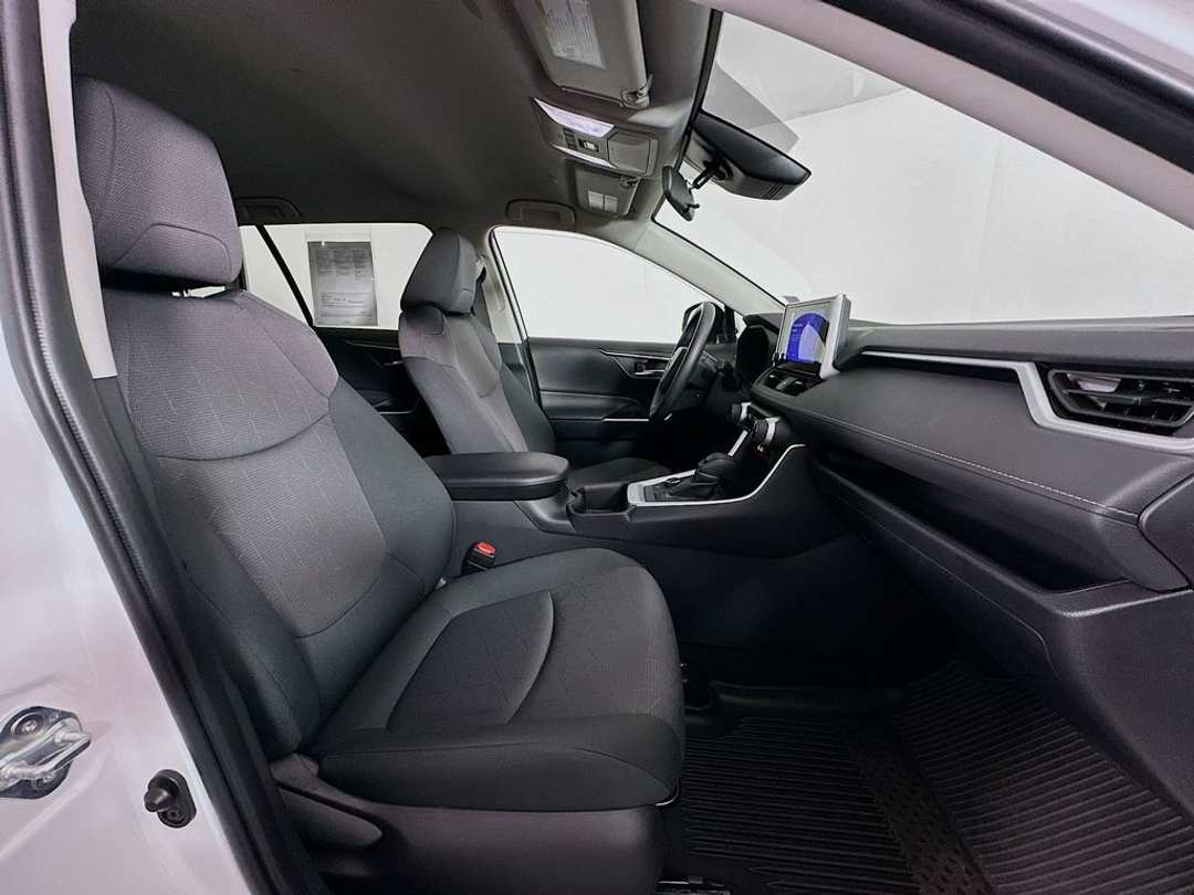 2024 Toyota Rav4 XLE - Image 28