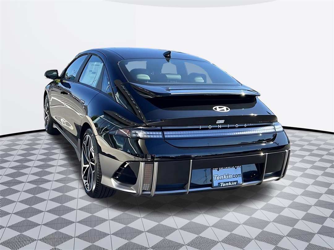 2025 Hyundai Ioniq 6 SEL - Image 4