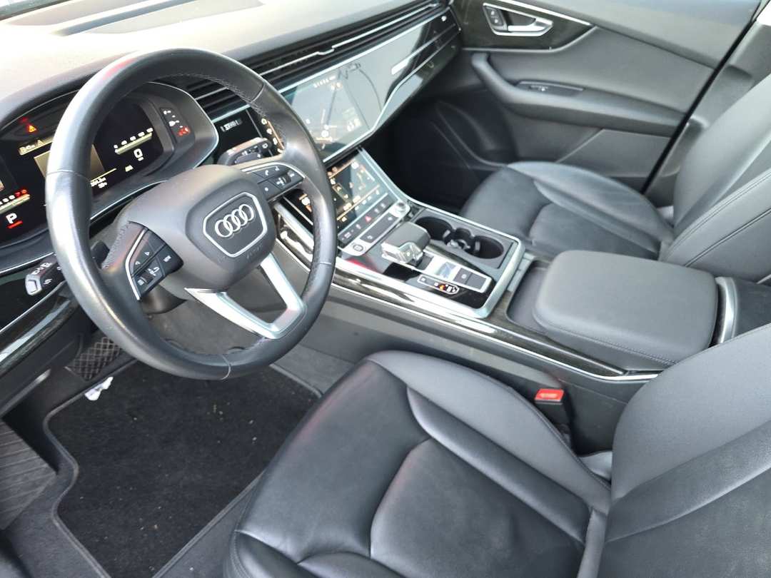 2022 Audi Q7 45 Premium - Image 9