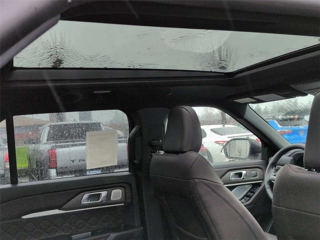 2026 Ford Explorer Platinum - Image 29