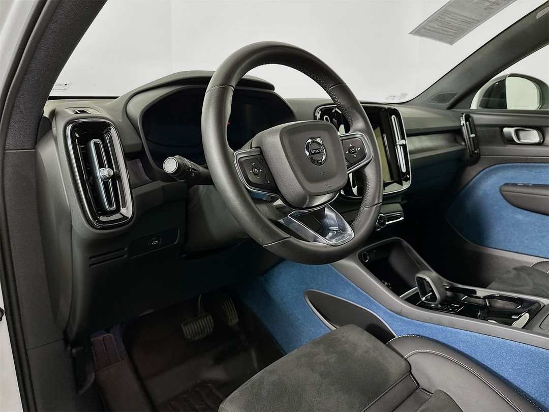 2023 Volvo C40 Recharge Pure Twin Plus - Image 9