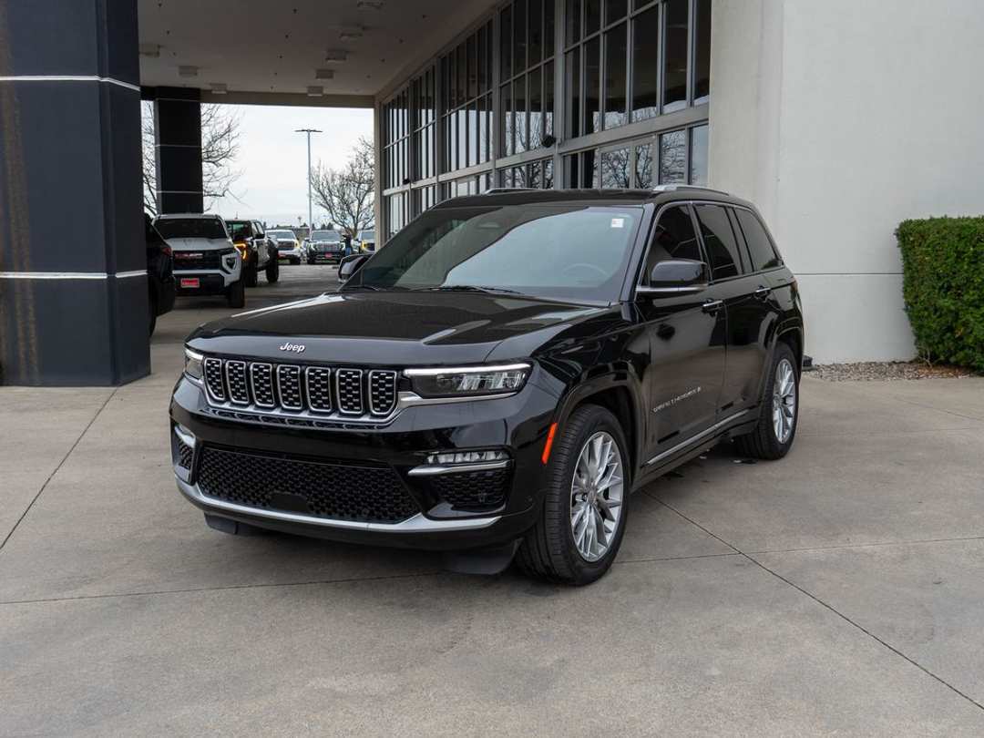 2023 Jeep Grand Cherokee Summit - Image 3