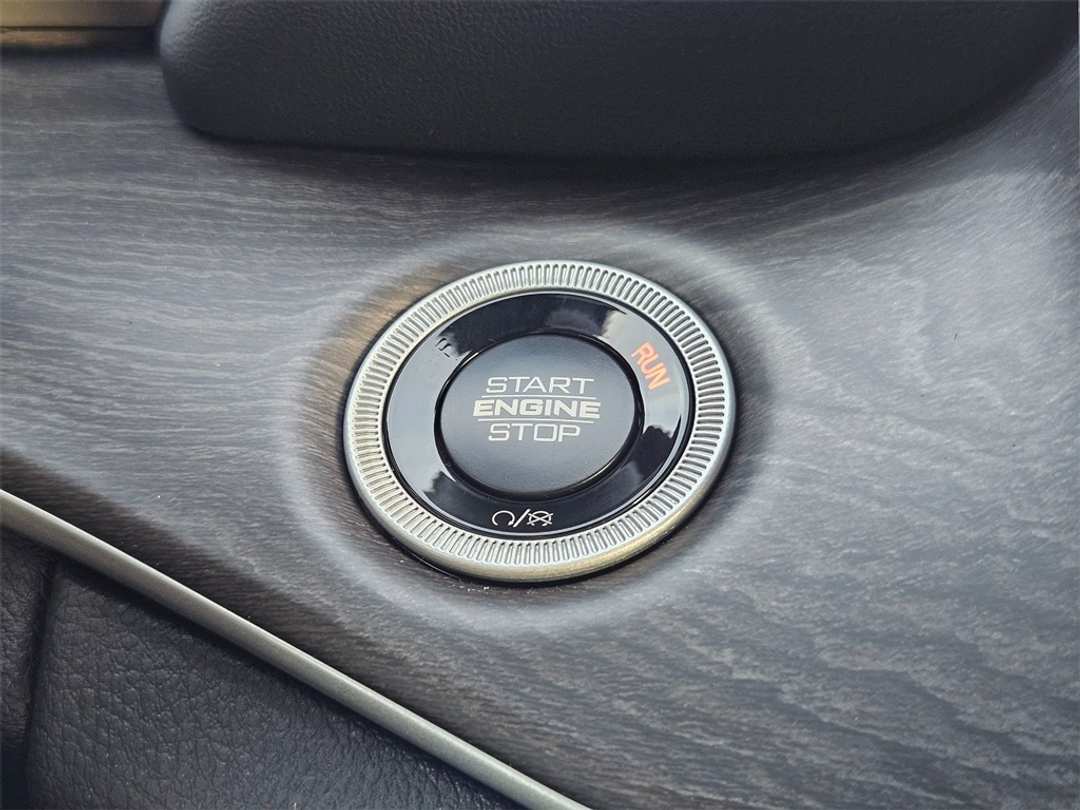 2025 Jeep Grand Cherokee Limited - Image 16