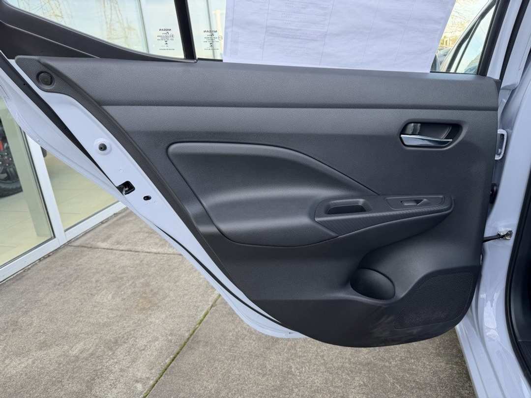 2025 Nissan Versa 1.6 SV - Image 33