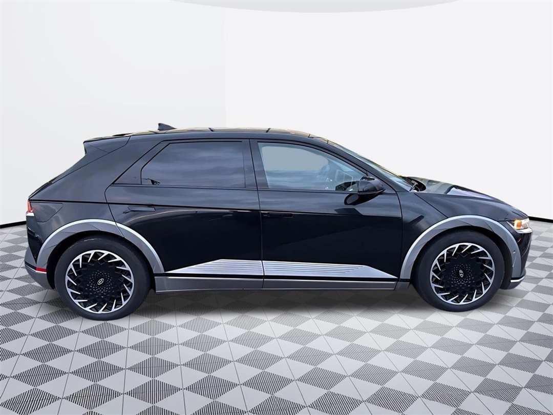 2022 Hyundai Ioniq 5 Limited - Image 2