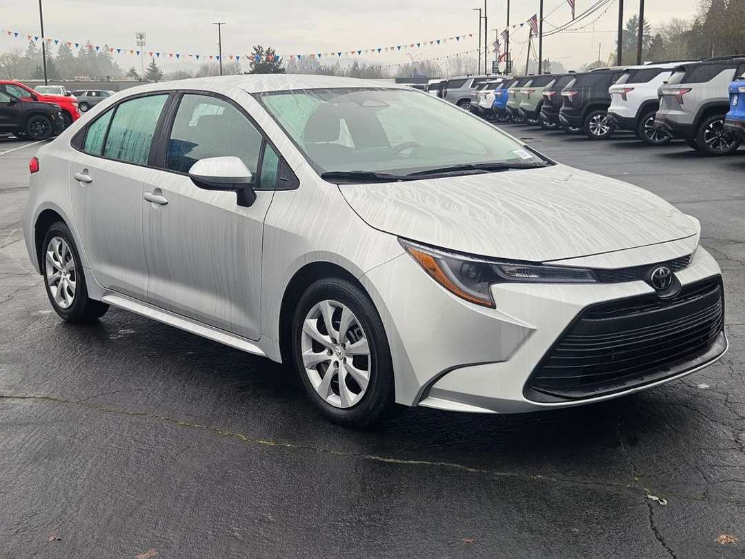 2025 Toyota Corolla LE - Image 8