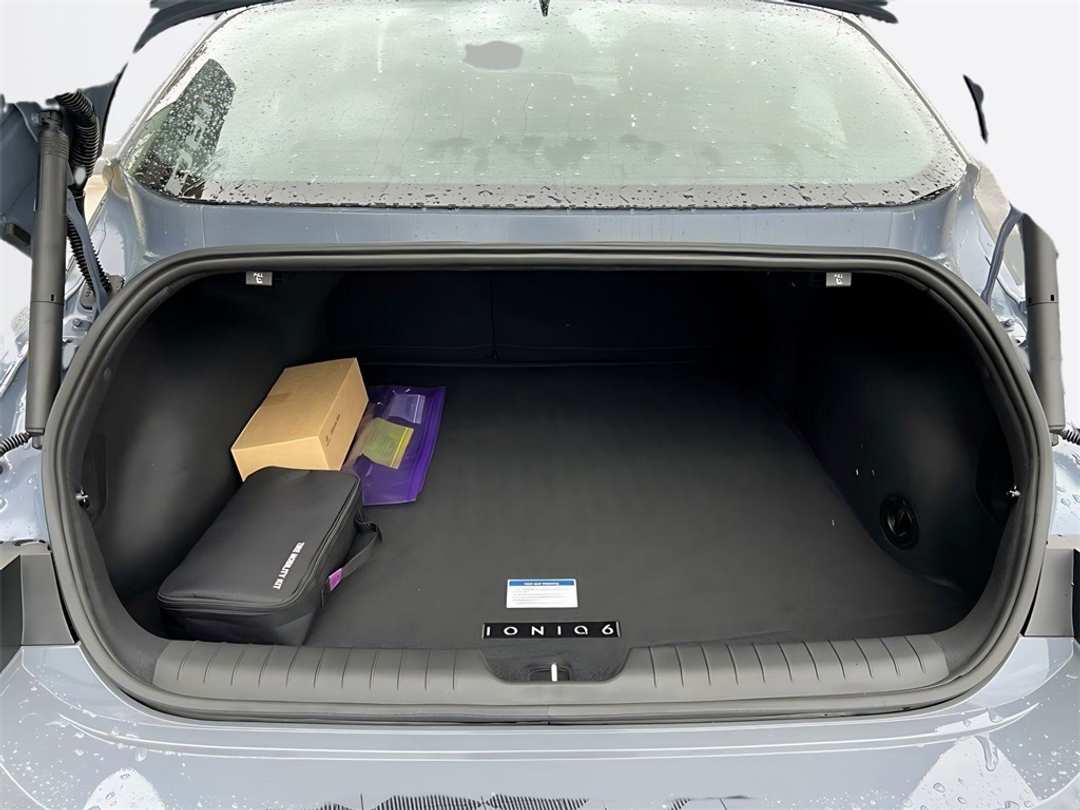 2025 Hyundai Ioniq 6 SE - Image 8