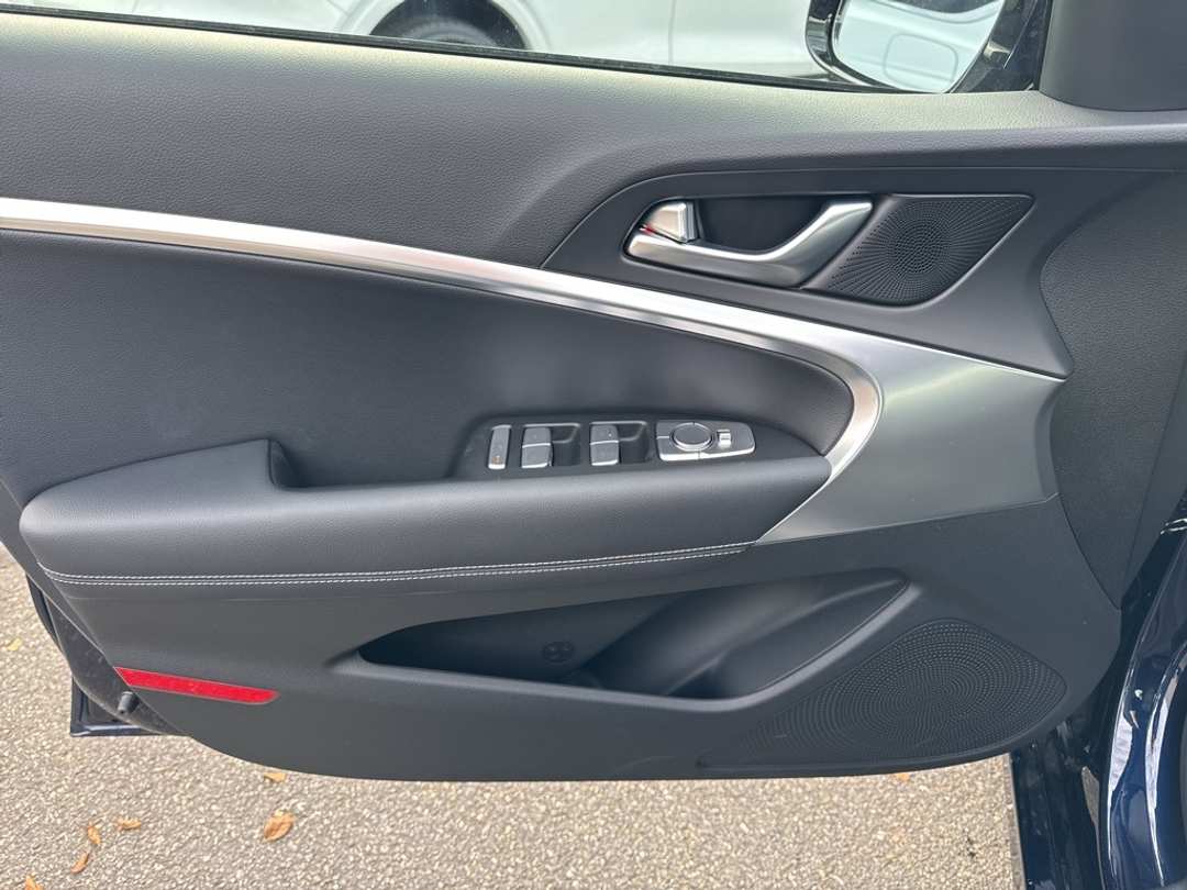 2026 Genesis G70 2.5T - Image 14