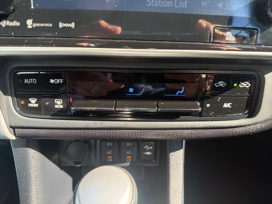 2018 Toyota Corolla L - Image 35