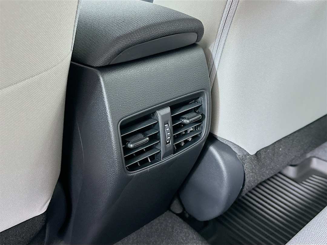 2026 Toyota Corolla Cross L - Image 24