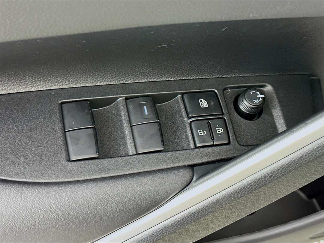 2026 Toyota Corolla Cross XLE - Image 18