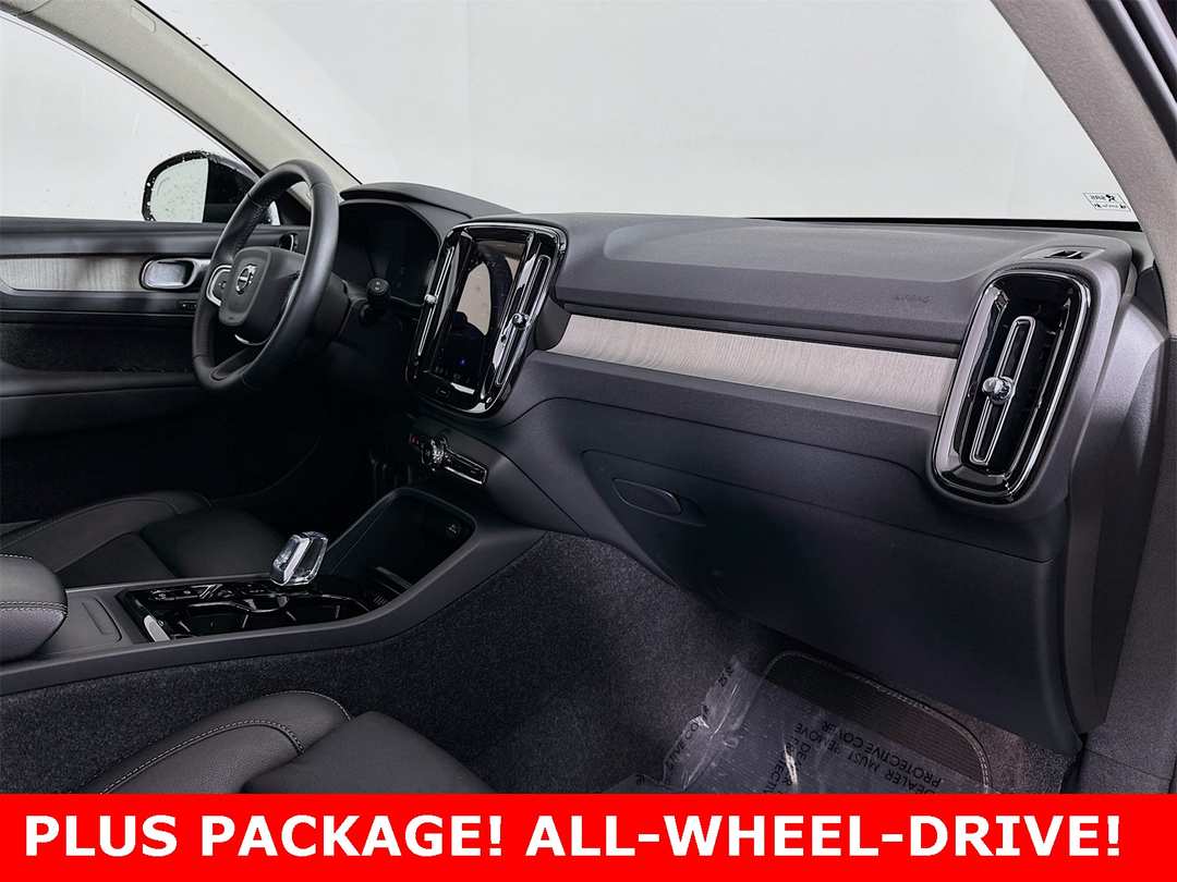 2025 Volvo Xc40 B5 Plus Dark Theme - Image 27