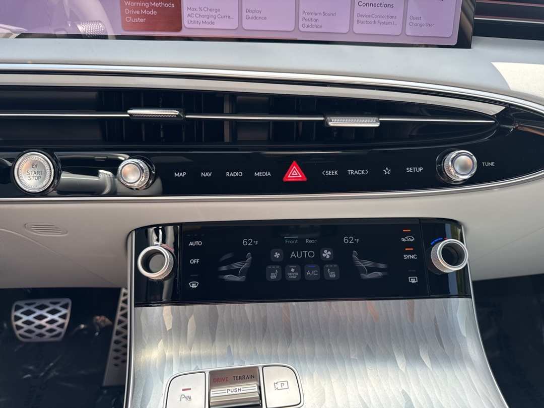 2026 Genesis Electrified Gv70 - Image 24