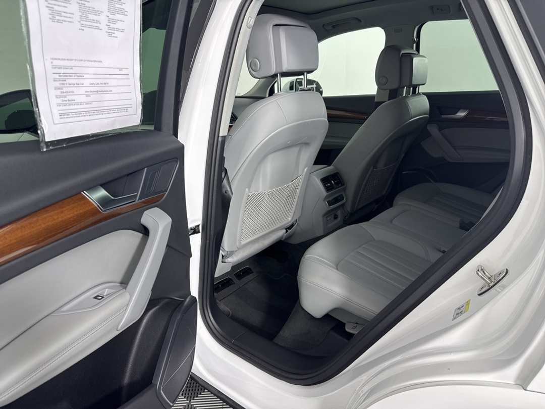 2022 Audi Q5 45 S line Premium - Image 17