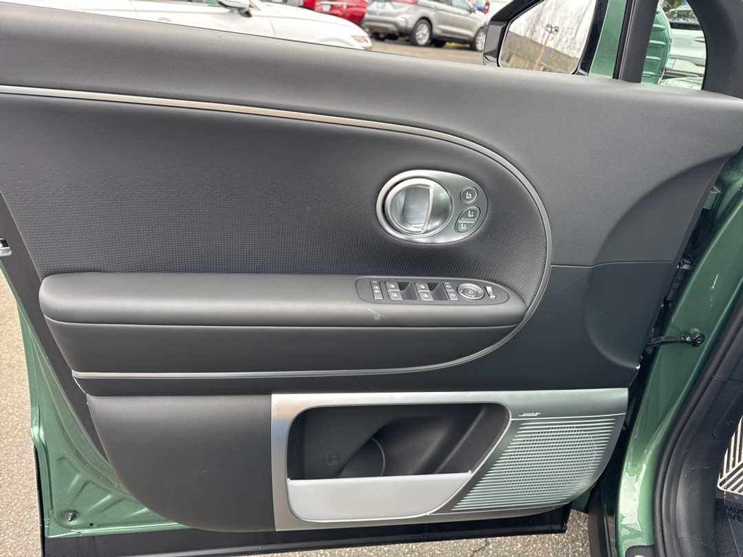 2026 Hyundai Ioniq 9 Performance Calligraphy - Image 16