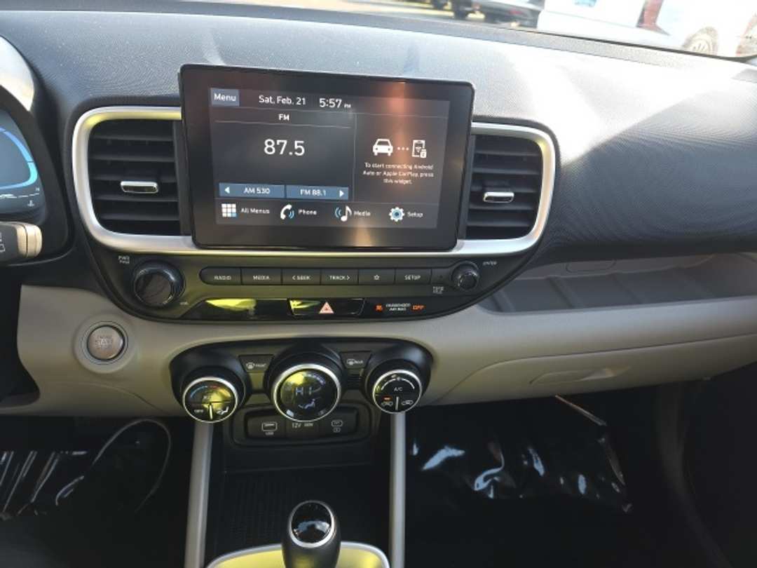 2025 Hyundai Venue SEL - Image 16