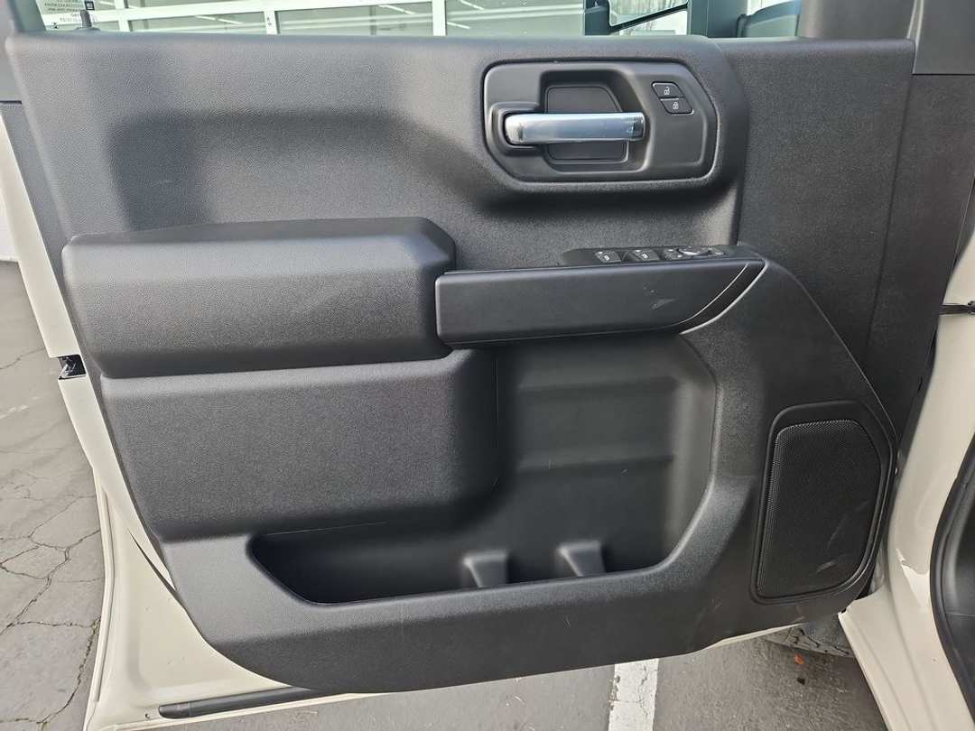 2026 Chevrolet Silverado 2500Hd Custom - Image 10