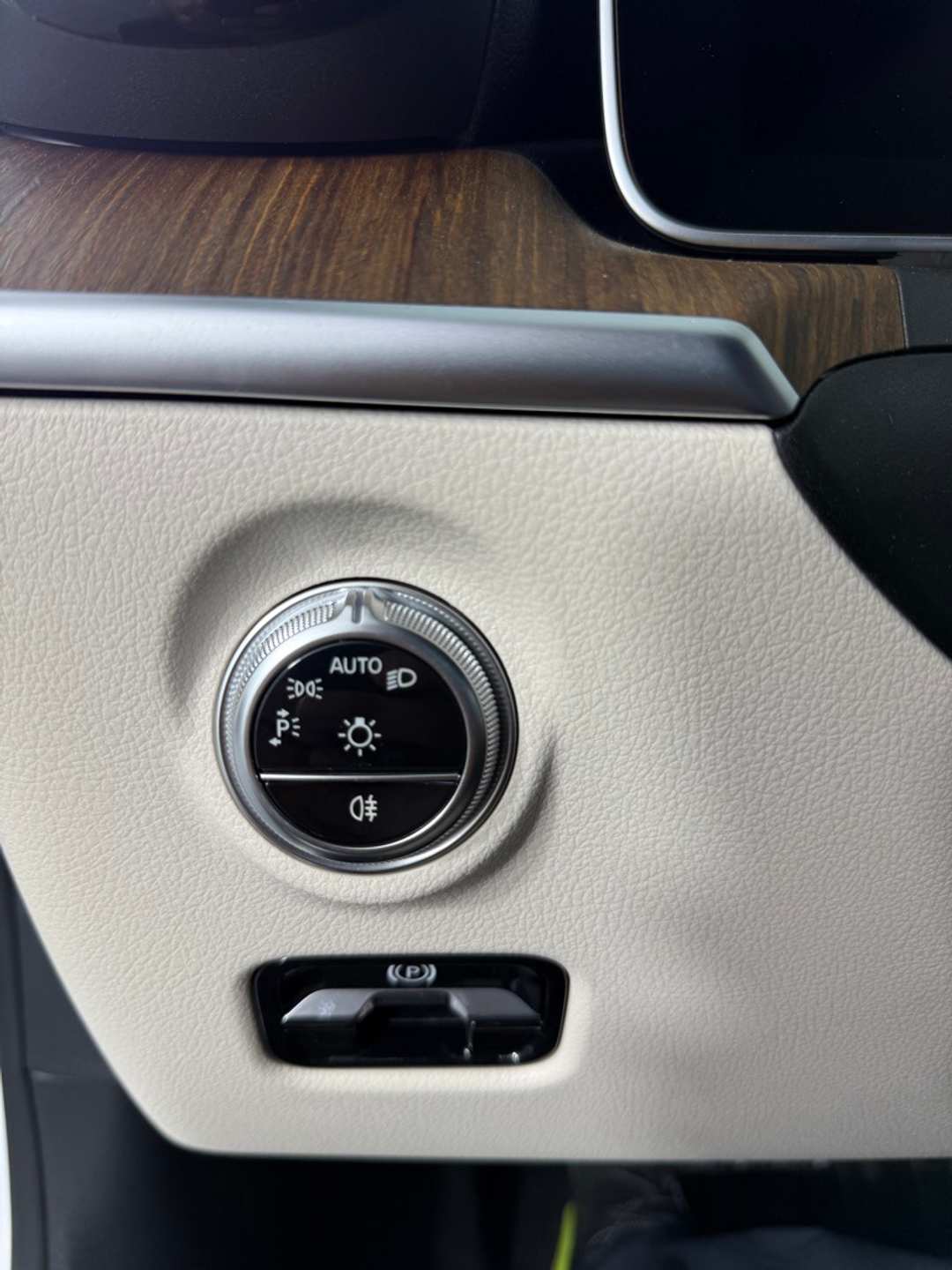 2024 Mercedes-Benz C-Class C 300 - Image 18