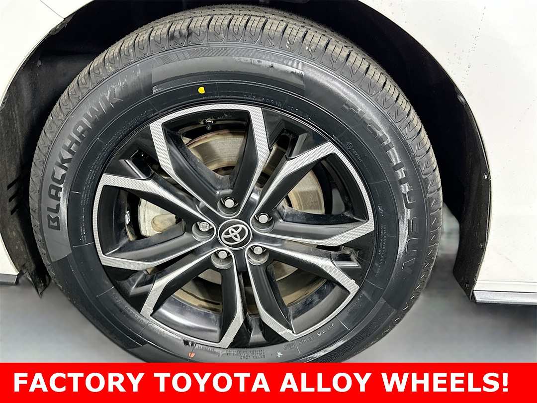 2025 Toyota Sienna Platinum - Image 9