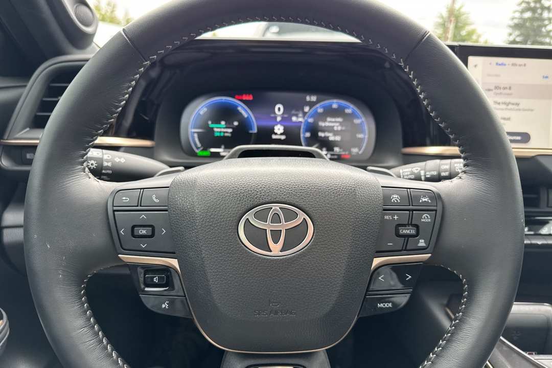 2025 Toyota Crown Signia Limited - Image 23