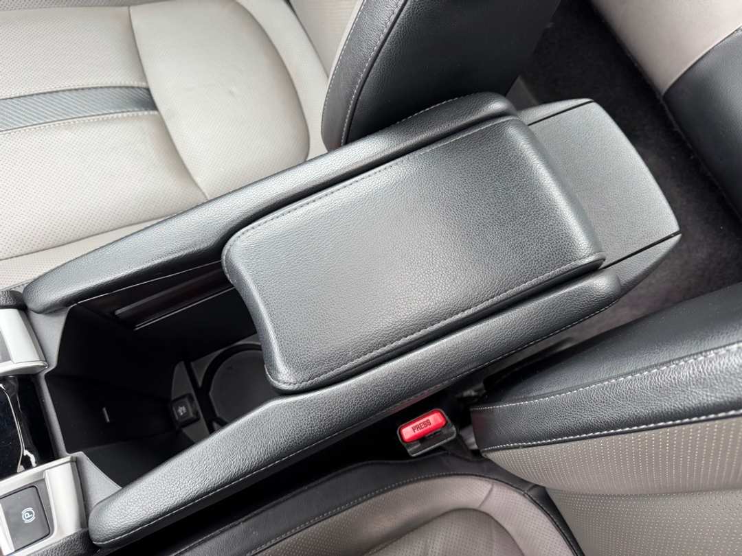 2017 Honda Civic Touring - Image 24