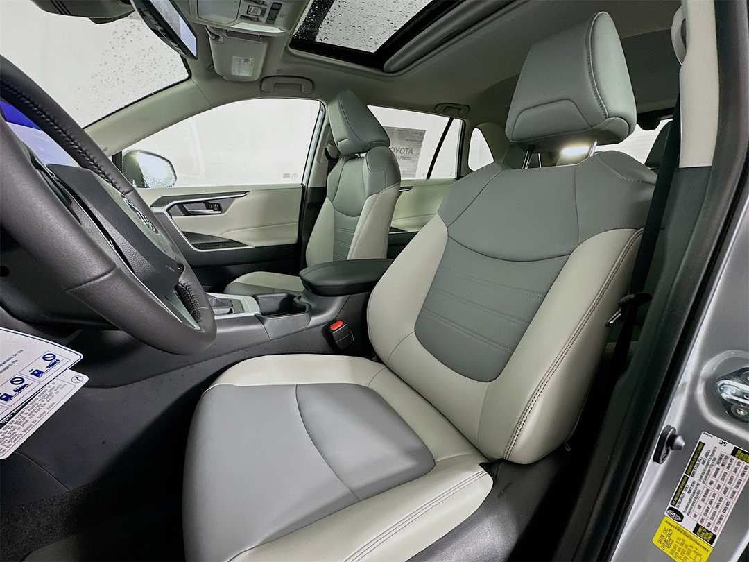2025 Toyota Rav4 XLE Premium - Image 22