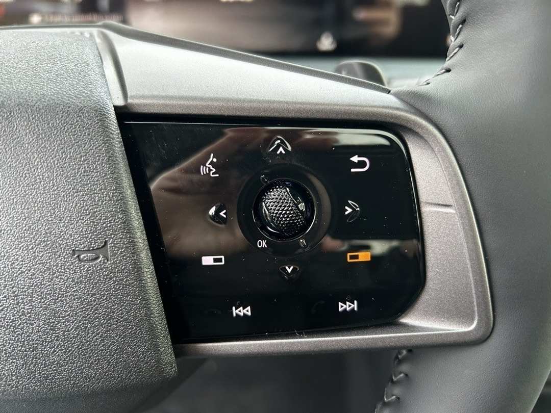 2025 Nissan Murano SL - Image 15