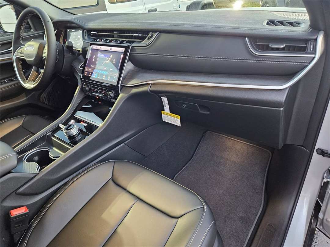 2025 Jeep Grand Cherokee Limited - Image 37