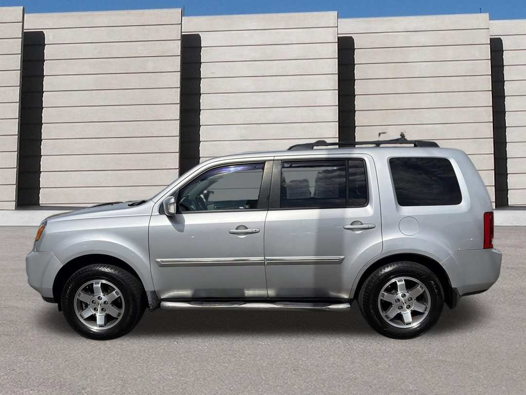 2010 Honda Pilot Touring - Image 2