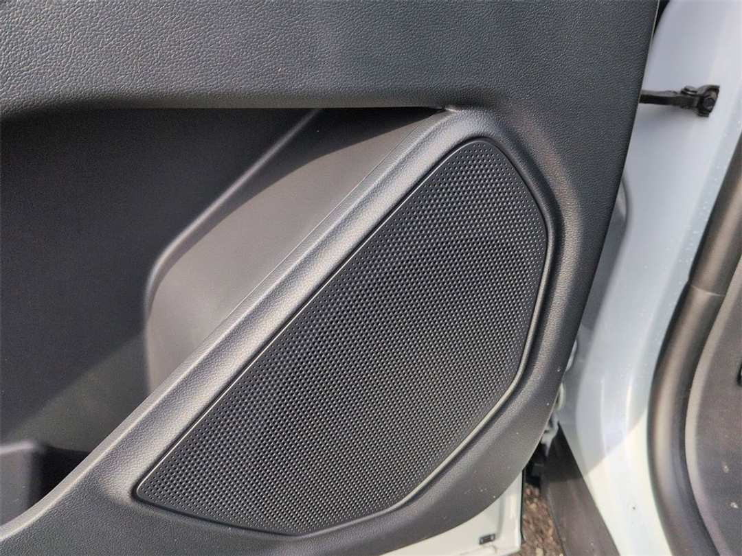 2026 Ford Explorer Active - Image 11