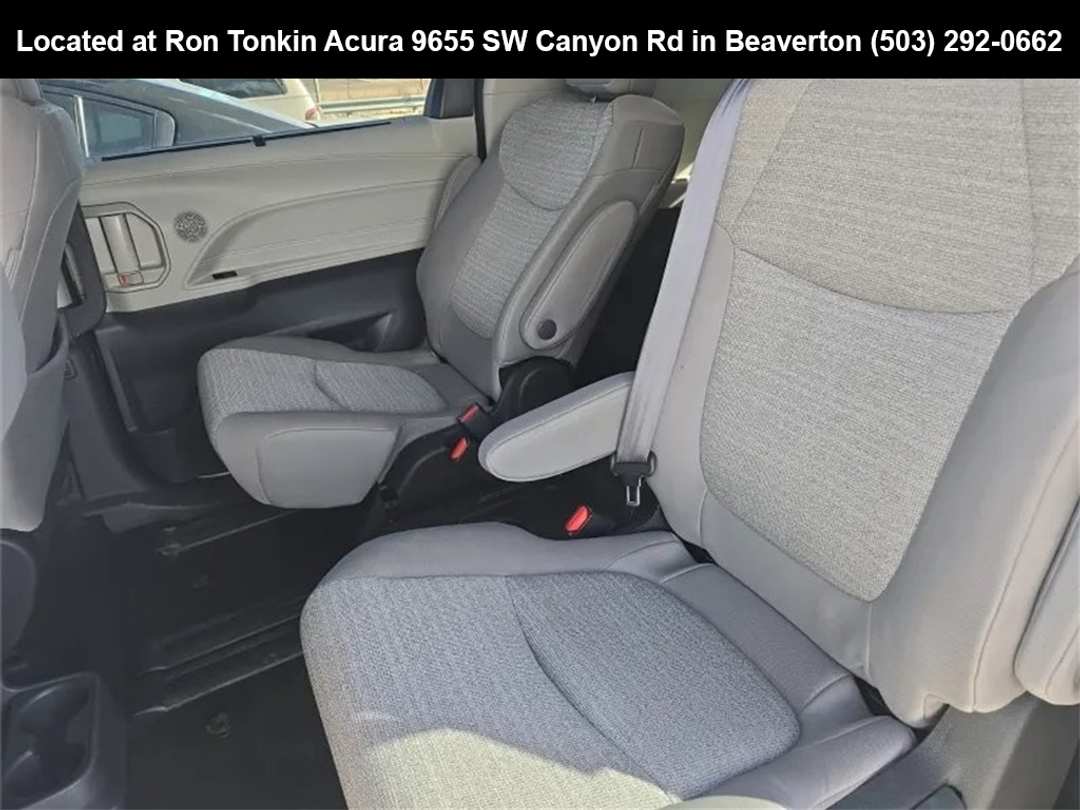 2023 Toyota Sienna LE - Image 11