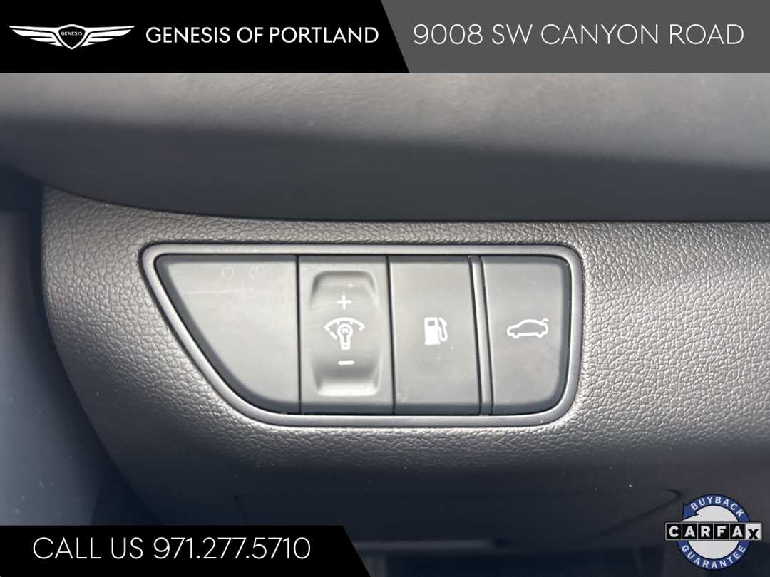 2023 Genesis G70 2.0T - Image 30