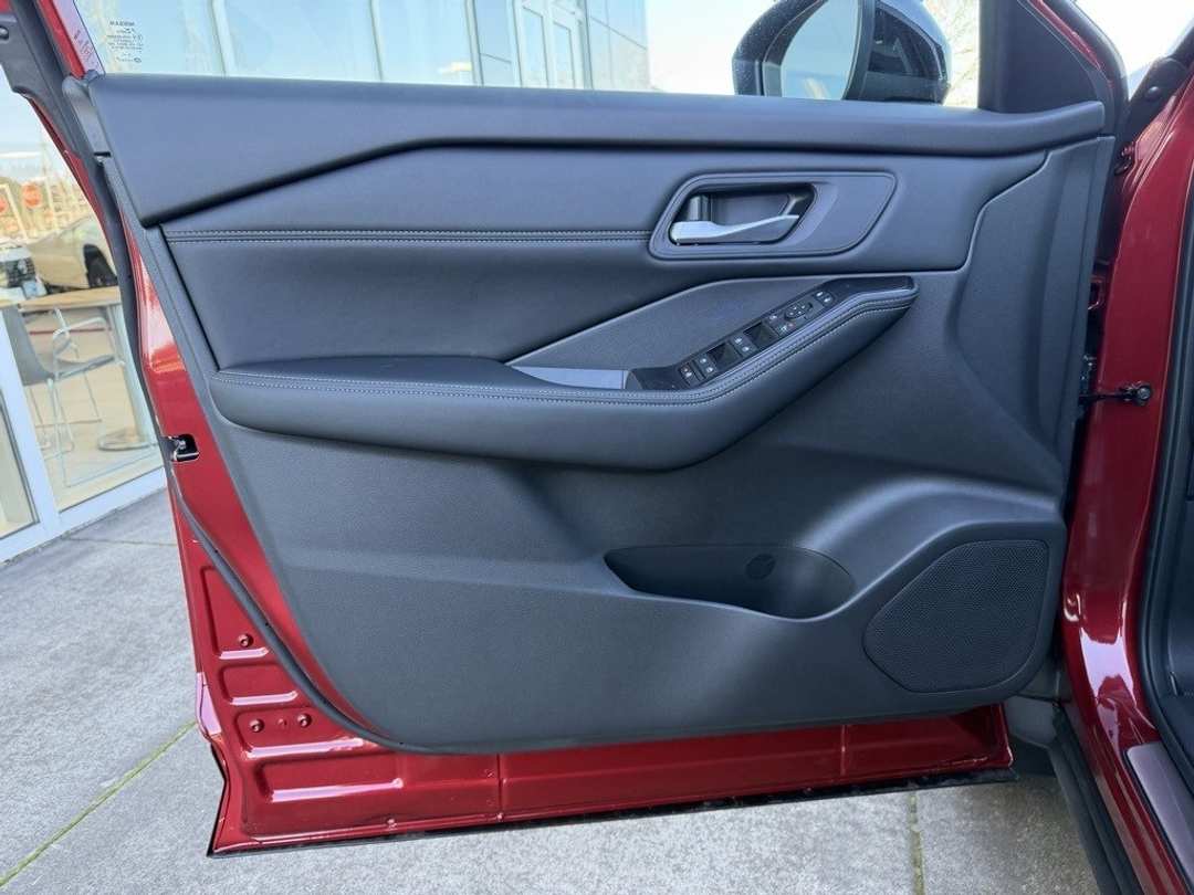 2026 Nissan Rogue Dark Armor - Image 11