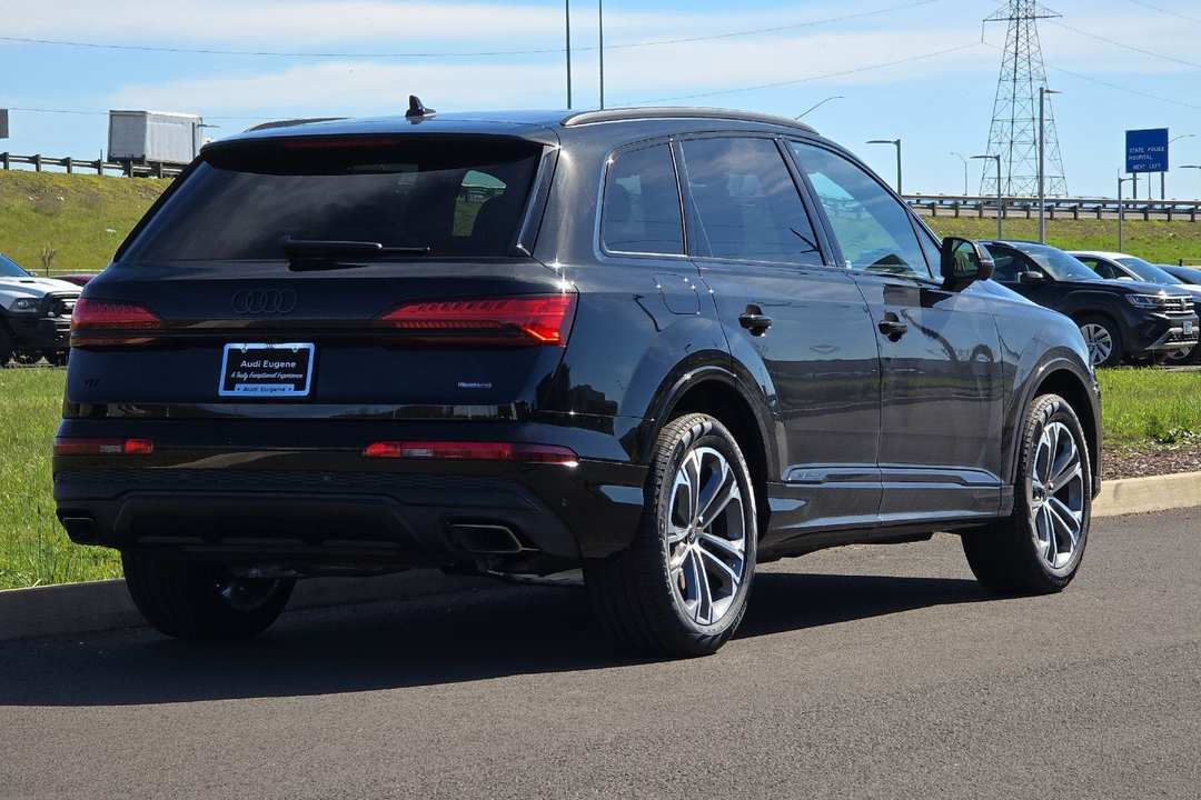 2026 Audi Q7 45 Premium - Image 3