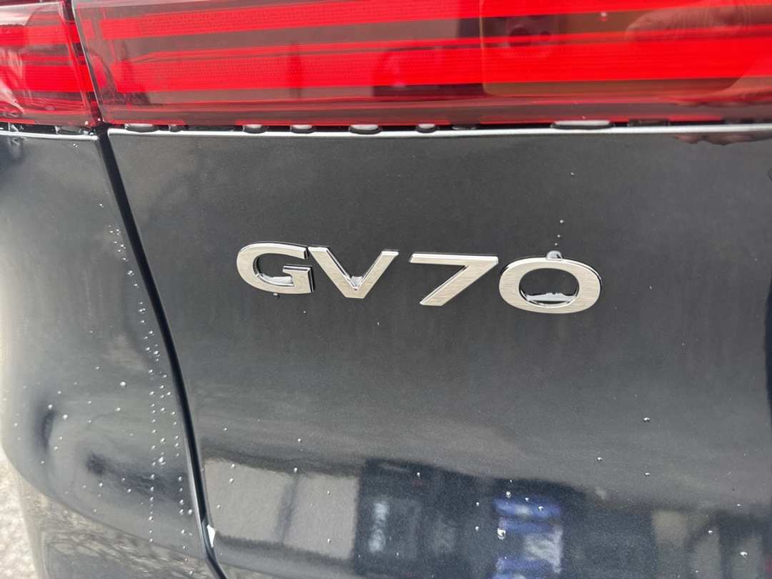 2026 Genesis Gv70 2.5T Advanced - Image 10