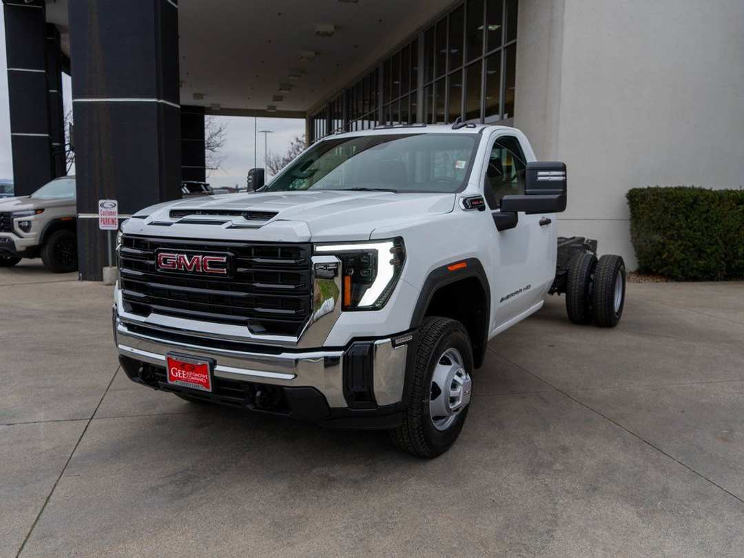 2026 GMC Sierra 3500Hd Pro - Image 3