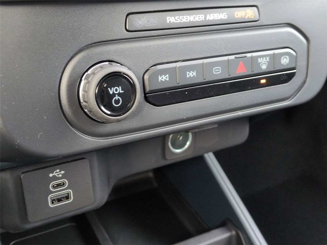 2026 Ford Maverick XL - Image 21